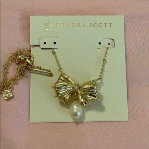 Kendra Scott × LoveShackFancy Pearl
Bow Gold Necklace